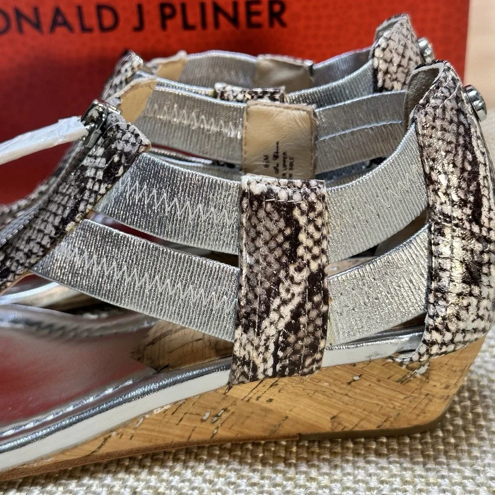 Donald J Pliner NIB Dori Embossed Leather Cork‎ Wedge Thong 6.5 Silver Snakeskin